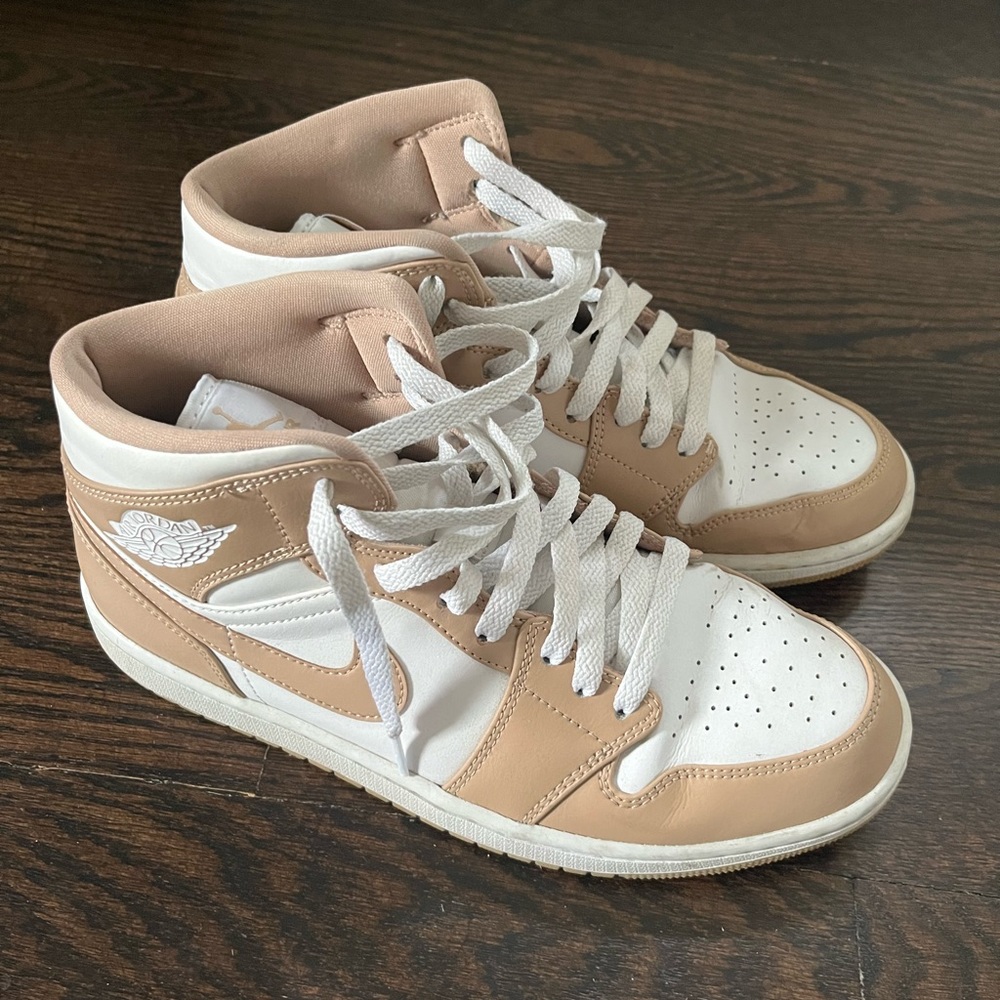 Nike Air Jordan 1 Mid-Top